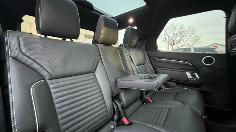 Land Rover Discovery 3.0 D300 Metropolitan Edition 5dr Auto Diesel Station Wagon